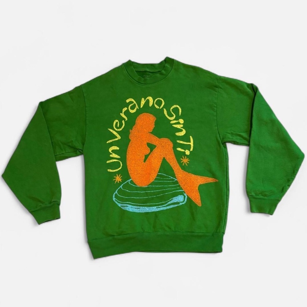 Green Graphic Sweatshirt – Mermaid Print, “Un Verano Sin Ti”, Relaxed Fit